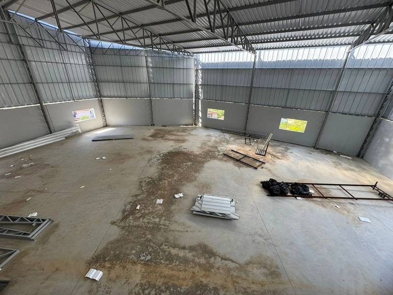 Galpão 570m²,com mezanino,banheiros :pronto para receber sua empresa !: 11ª foto da galeria de imagens do imóvel