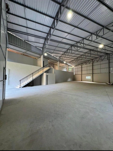 Galpão 570m²,com mezanino,banheiros :pronto para receber sua empresa !: 4ª foto da galeria de imagens do imóvel