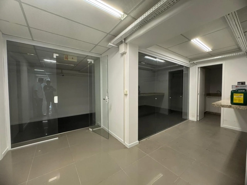 Instale sua empresa aqui:sala para locação  térreo ,350m² em Blumenau: 12ª foto da galeria de imagens do imóvel