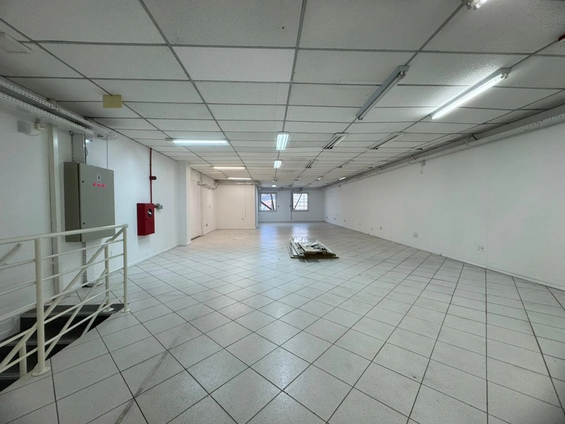 Instale sua empresa aqui:sala para locação  térreo ,350m² em Blumenau: 11ª foto da galeria de imagens do imóvel