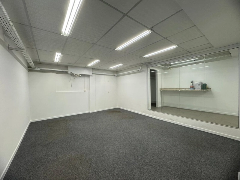 Instale sua empresa aqui:sala para locação  térreo ,350m² em Blumenau: 8ª foto da galeria de imagens do imóvel