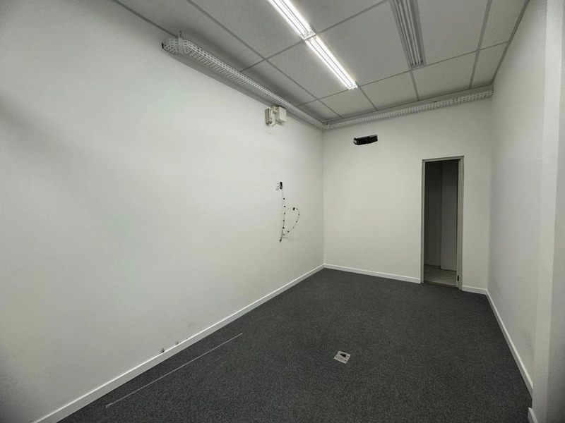 Instale sua empresa aqui:sala para locação  térreo ,350m² em Blumenau: 5ª foto da galeria de imagens do imóvel