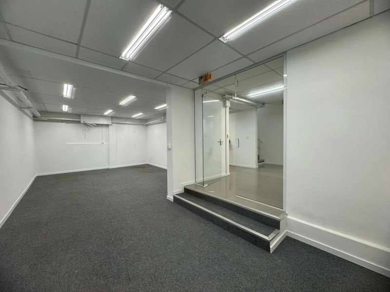 Instale sua empresa aqui:sala para locação  térreo ,350m² em Blumenau: 4ª foto da galeria de imagens do imóvel