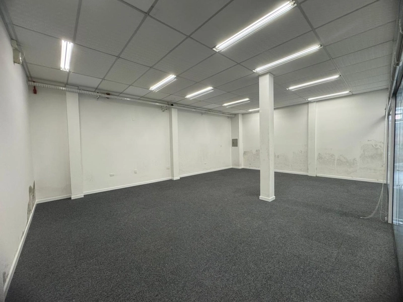 Instale sua empresa aqui:sala para locação  térreo ,350m² em Blumenau: 3ª foto da galeria de imagens do imóvel