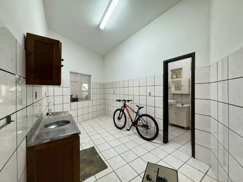 Galpão comercial no terreo,com 200m² a 5 min.do Centro de Brusque: 10ª foto da galeria de imagens do imóvel