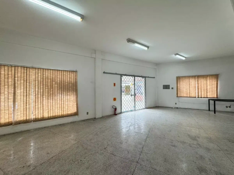 Galpão comercial no terreo,com 200m² a 5 min.do Centro de Brusque: 6ª foto da galeria de imagens do imóvel