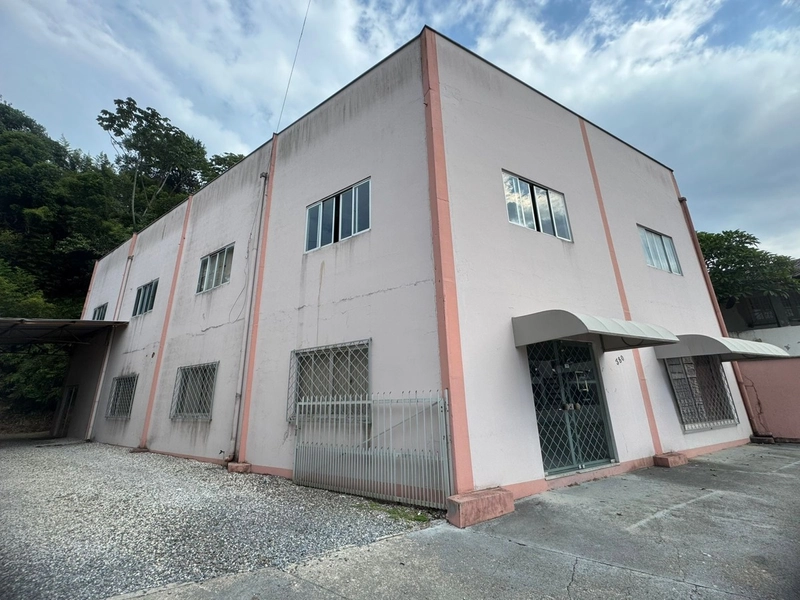 Galpão comercial no terreo,com 200m² a 5 min.do Centro de Brusque: 3ª foto da galeria de imagens do imóvel