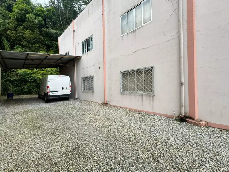 Galpão comercial no terreo,com 200m² a 5 min.do Centro de Brusque: 2ª foto da galeria de imagens do imóvel