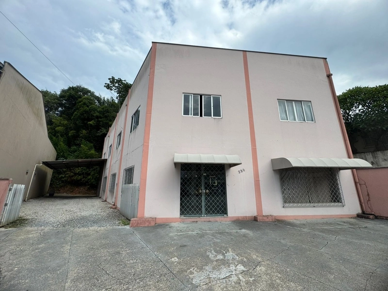 Galpão comercial no terreo,com 200m² a 5 min.do Centro de Brusque: 1ª foto da galeria de imagens do imóvel