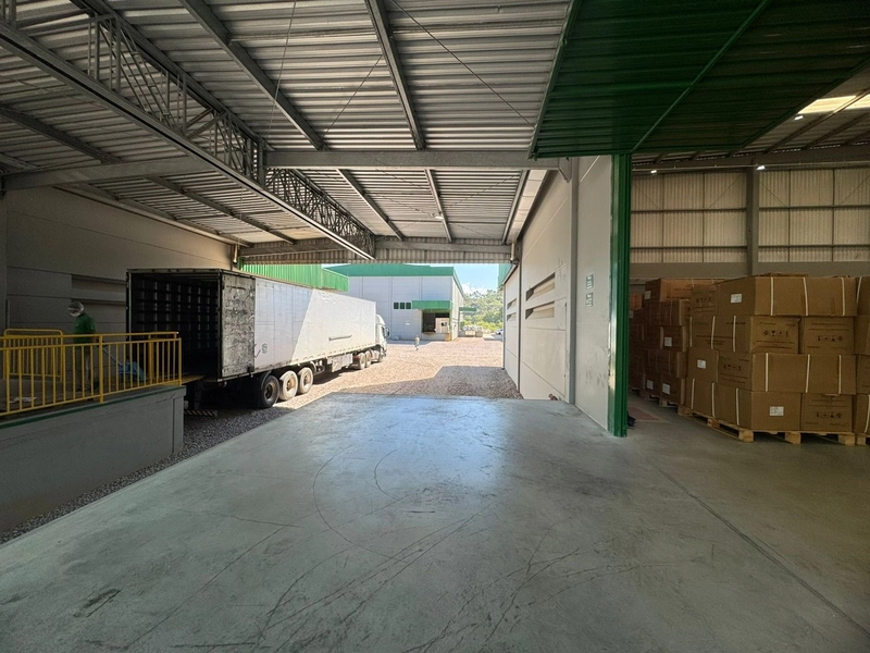 OPORTUNIDADE IMPERDÍVEL,GALPÃO COM 1.300M²: 2ª foto da galeria de imagens do imóvel