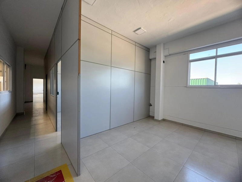 Galpão 2.640m²,com 10 docas,em ponto estratégico em Brusque.: 16ª foto da galeria de imagens do imóvel