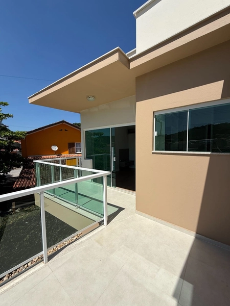 Linda casa á venda em Guabiruba:1 suíte com closet + 2 quartos !!: 3ª foto da galeria de imagens do imóvel