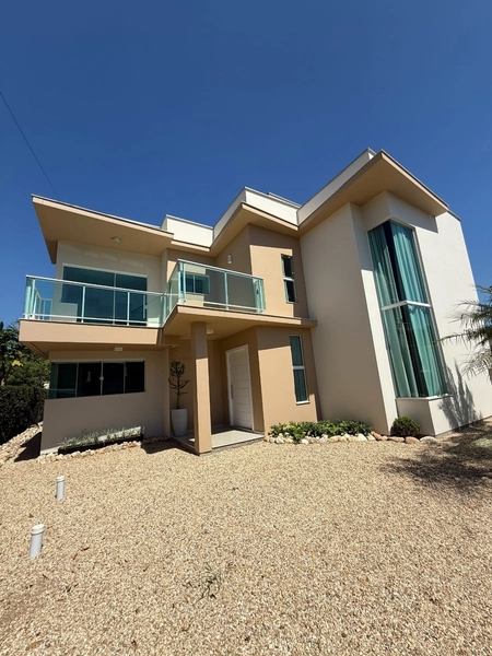 Linda casa á venda em Guabiruba:1 suíte com closet + 2 quartos !!