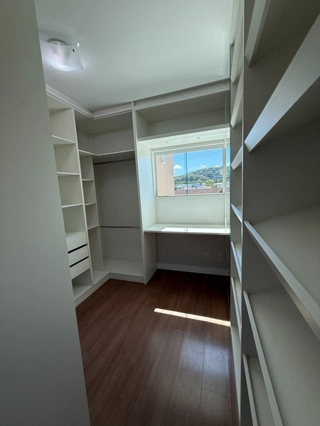 Linda casa á venda em Guabiruba:1 suíte com closet + 2 quartos !!: 17ª foto da galeria de imagens do imóvel