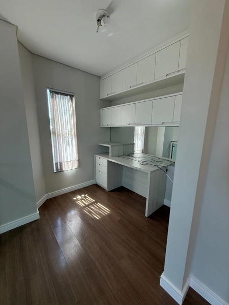 Linda casa á venda em Guabiruba:1 suíte com closet + 2 quartos !!: 7ª foto da galeria de imagens do imóvel