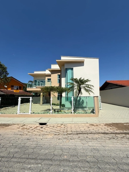 Linda casa á venda em Guabiruba:1 suíte com closet + 2 quartos !!: 2ª foto da galeria de imagens do imóvel