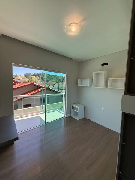 Linda casa á venda em Guabiruba:1 suíte com closet + 2 quartos !!: 10ª foto da galeria de imagens do imóvel
