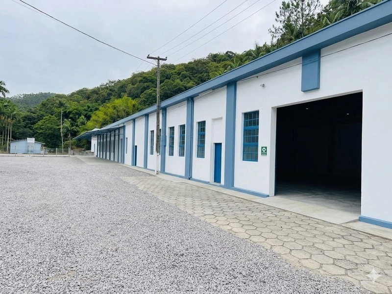 Galpão com doca,espaço amplo p/ produção,armazenagem ou distribuição.: 2ª foto da galeria de imagens do imóvel