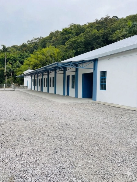 Galpão com doca,espaço amplo p/ produção,armazenagem ou distribuição.: 5ª foto da galeria de imagens do imóvel