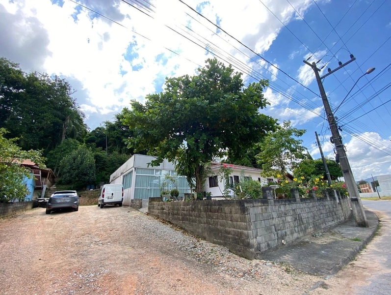 Venda casa com galpão em anexo, amplo espaço para restaurante ou comer: 3ª foto da galeria de imagens do imóvel