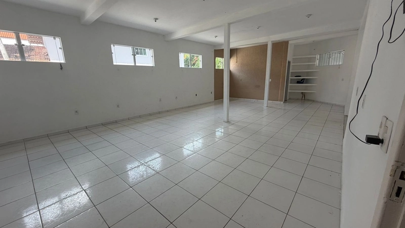 Galpão comercial (150m²) para locação em Brusque-SC: 4ª foto da galeria de imagens do imóvel