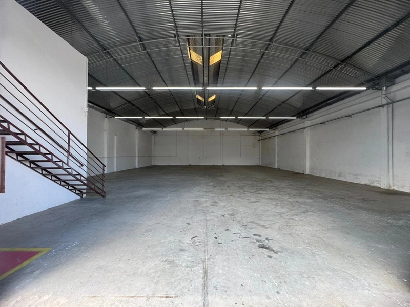 Galpão Comercial (376m²)para Locação em Brusque !: 5ª foto da galeria de imagens do imóvel