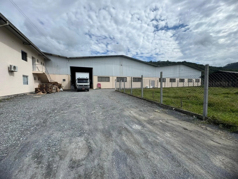 Galpão disponível para locação em Brusque-SC, 1.835m²