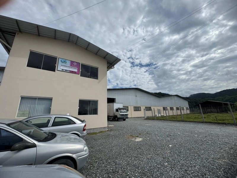 Galpão disponível para locação em Brusque-SC, 1.835m²: 4ª foto da galeria de imagens do imóvel