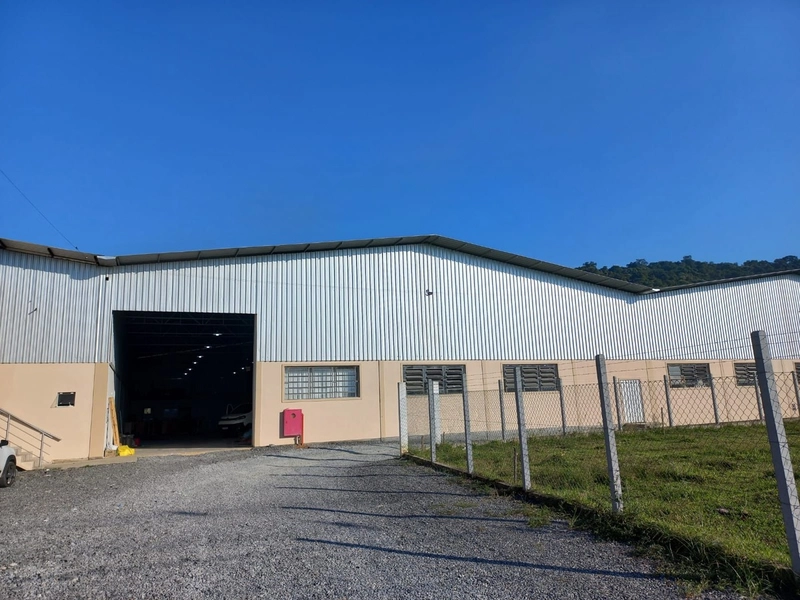 Galpão disponível para locação em Brusque-SC, 1.835m²: 4ª foto da galeria de imagens do imóvel