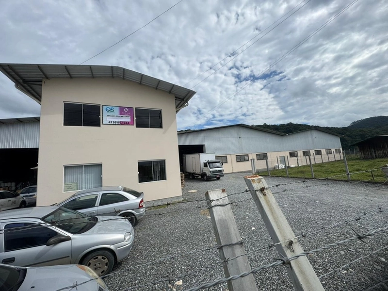 Galpão disponível para locação em Brusque-SC, 1.835m²: 3ª foto da galeria de imagens do imóvel