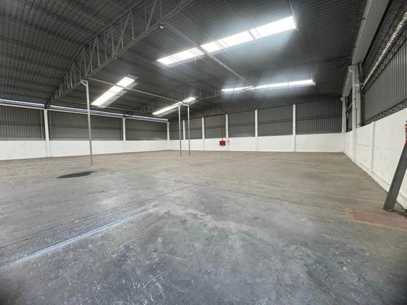 Galpão  2.700m²com docas,3 banheiros  para locação em GASPAR/SC: 9ª foto da galeria de imagens do imóvel