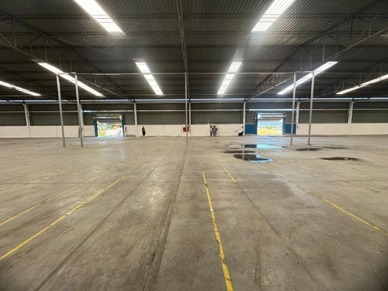 Galpão  2.700m²com docas,3 banheiros  para locação em GASPAR/SC: 12ª foto da galeria de imagens do imóvel