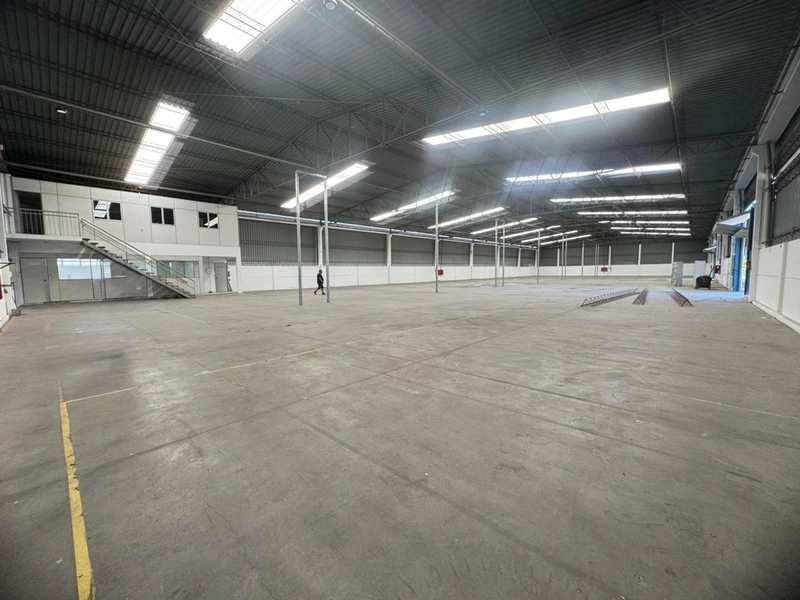 Galpão  2.700m²com docas,3 banheiros  para locação em GASPAR/SC: 6ª foto da galeria de imagens do imóvel