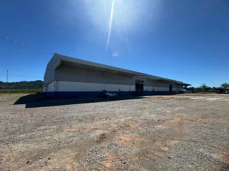 Galpão  2.700m²com docas,3 banheiros  para locação em GASPAR/SC: 17ª foto da galeria de imagens do imóvel