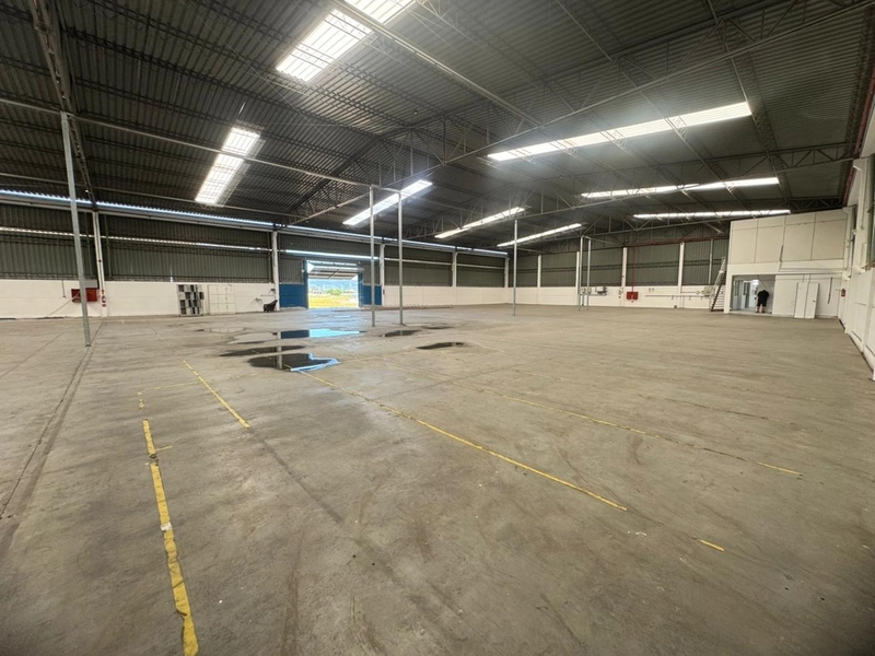 Galpão  2.700m²com docas,3 banheiros  para locação em GASPAR/SC: 14ª foto da galeria de imagens do imóvel