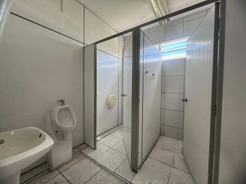 Galpão  2.700m²com docas,3 banheiros  para locação em GASPAR/SC: 16ª foto da galeria de imagens do imóvel