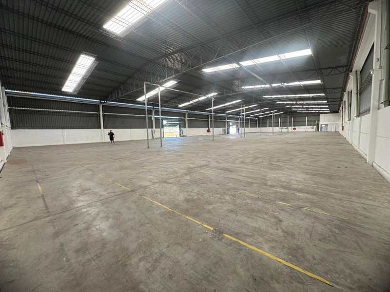 Galpão  2.700m²com docas,3 banheiros  para locação em GASPAR/SC: 11ª foto da galeria de imagens do imóvel