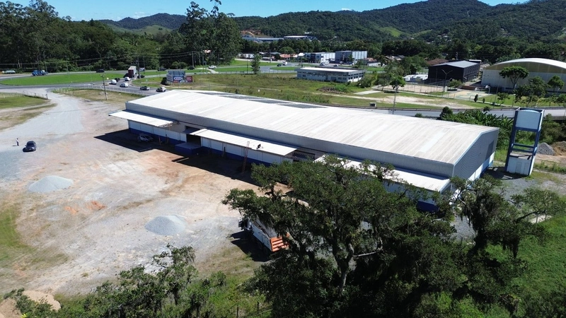 Galpão  2.700m²com docas,3 banheiros  para locação em GASPAR/SC: 18ª foto da galeria de imagens do imóvel