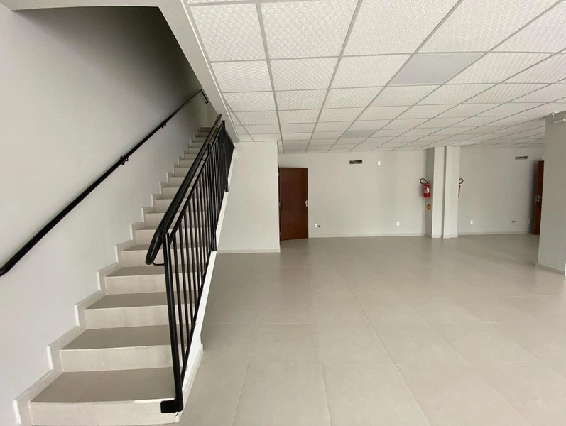 Sala comercial no Centro de Brusque para locação: 3ª foto da galeria de imagens do imóvel