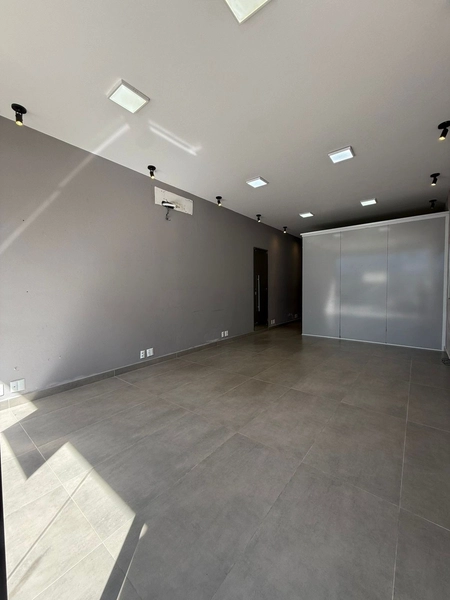 SALA COMERCIAL COM 50m²,BEM DISTRIBUÍDOS, PARA LOCAÇÃO-CENTRO BRUSQUE: 4ª foto da galeria de imagens do imóvel