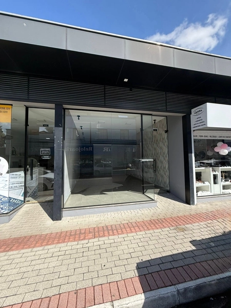 SALA COMERCIAL COM 50m²,BEM DISTRIBUÍDOS, PARA LOCAÇÃO-CENTRO BRUSQUE: 1ª foto da galeria de imagens do imóvel