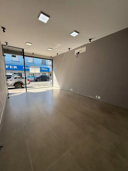 SALA COMERCIAL COM 50m²,BEM DISTRIBUÍDOS, PARA LOCAÇÃO-CENTRO BRUSQUE: 3ª foto da galeria de imagens do imóvel