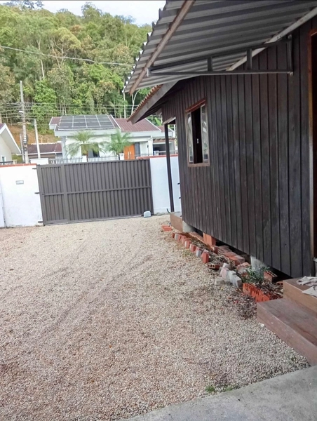 OPORTUNIDADE EM GUABIRUBA – CASA + GALPÃO NO CENTRO!: 4ª foto da galeria de imagens do imóvel