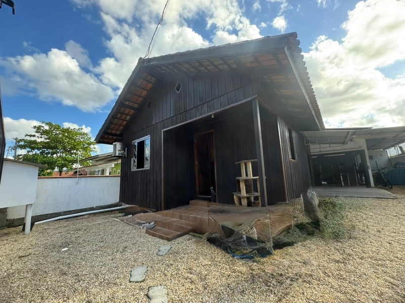 OPORTUNIDADE EM GUABIRUBA – CASA + GALPÃO NO CENTRO!: 14ª foto da galeria de imagens do imóvel
