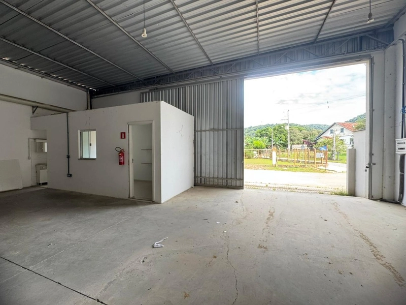 Galpão: 9ª foto da galeria de imagens do imóvel