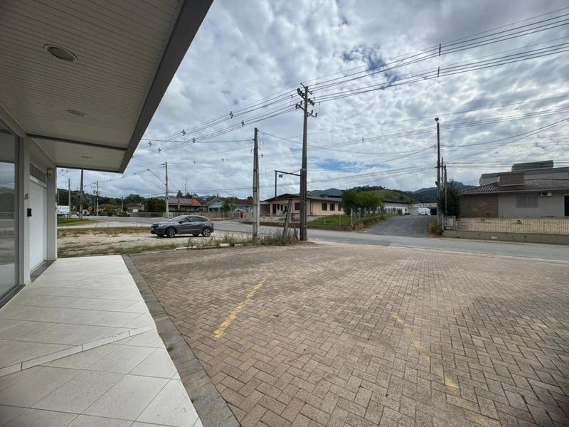 Sala Comercial com amplo estacionamento e vitrine -270m²em Brusque!: 10ª foto da galeria de imagens do imóvel