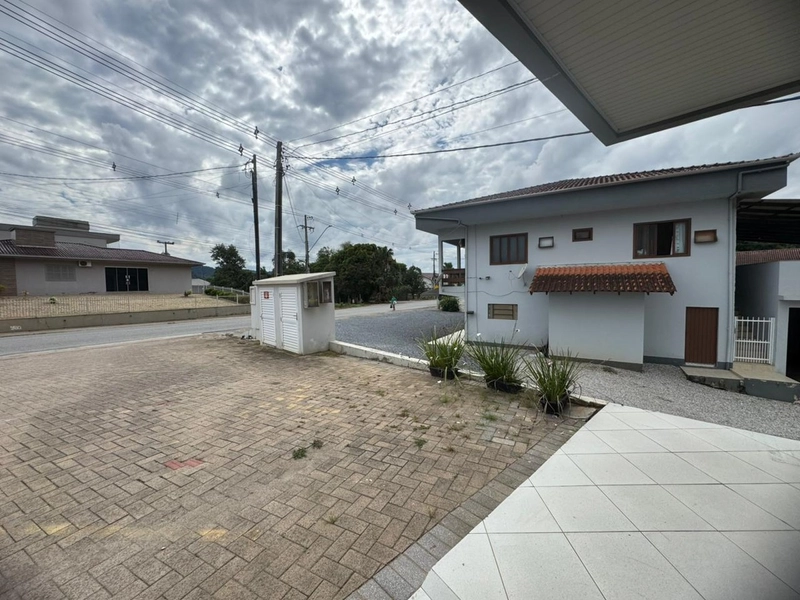 Sala Comercial com amplo estacionamento e vitrine -270m²em Brusque!: 9ª foto da galeria de imagens do imóvel