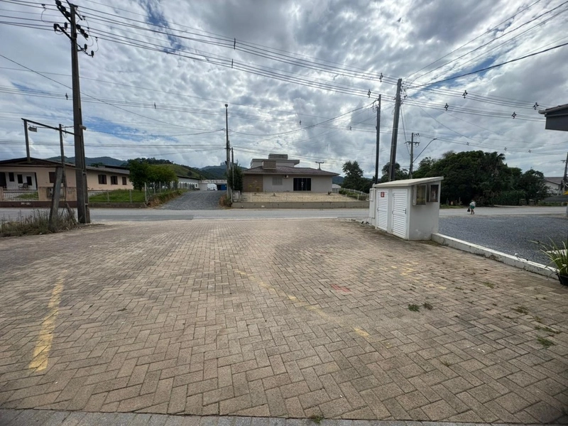 Sala Comercial com amplo estacionamento e vitrine -270m²em Brusque!: 8ª foto da galeria de imagens do imóvel