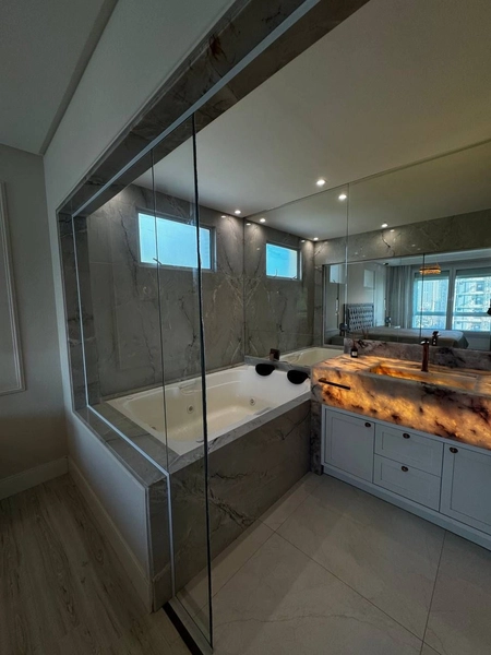 LOCAÇÃO ANUAL - ALUGUEL ALTO PADRÃO FRENTE MAR 4 SUÍTES ITAPEMA/SC: 19ª foto da galeria de imagens do imóvel