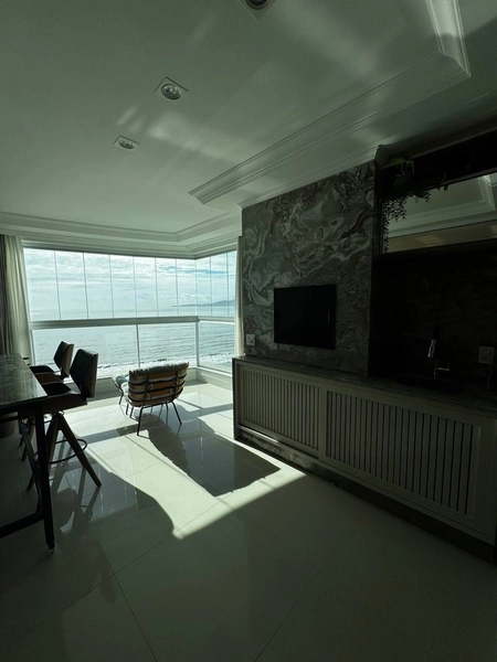 LOCAÇÃO ANUAL - ALUGUEL ALTO PADRÃO FRENTE MAR 4 SUÍTES ITAPEMA/SC: 4ª foto da galeria de imagens do imóvel